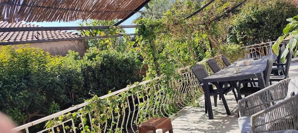 Pkg Securise Chambre Avec Salle D'Eau Privee, Cafe Ou The, Tv Micro-Ondes Jardin Et Table Sous Tilleul En Partage Apartment Six-Fours-les-Plages Homestay