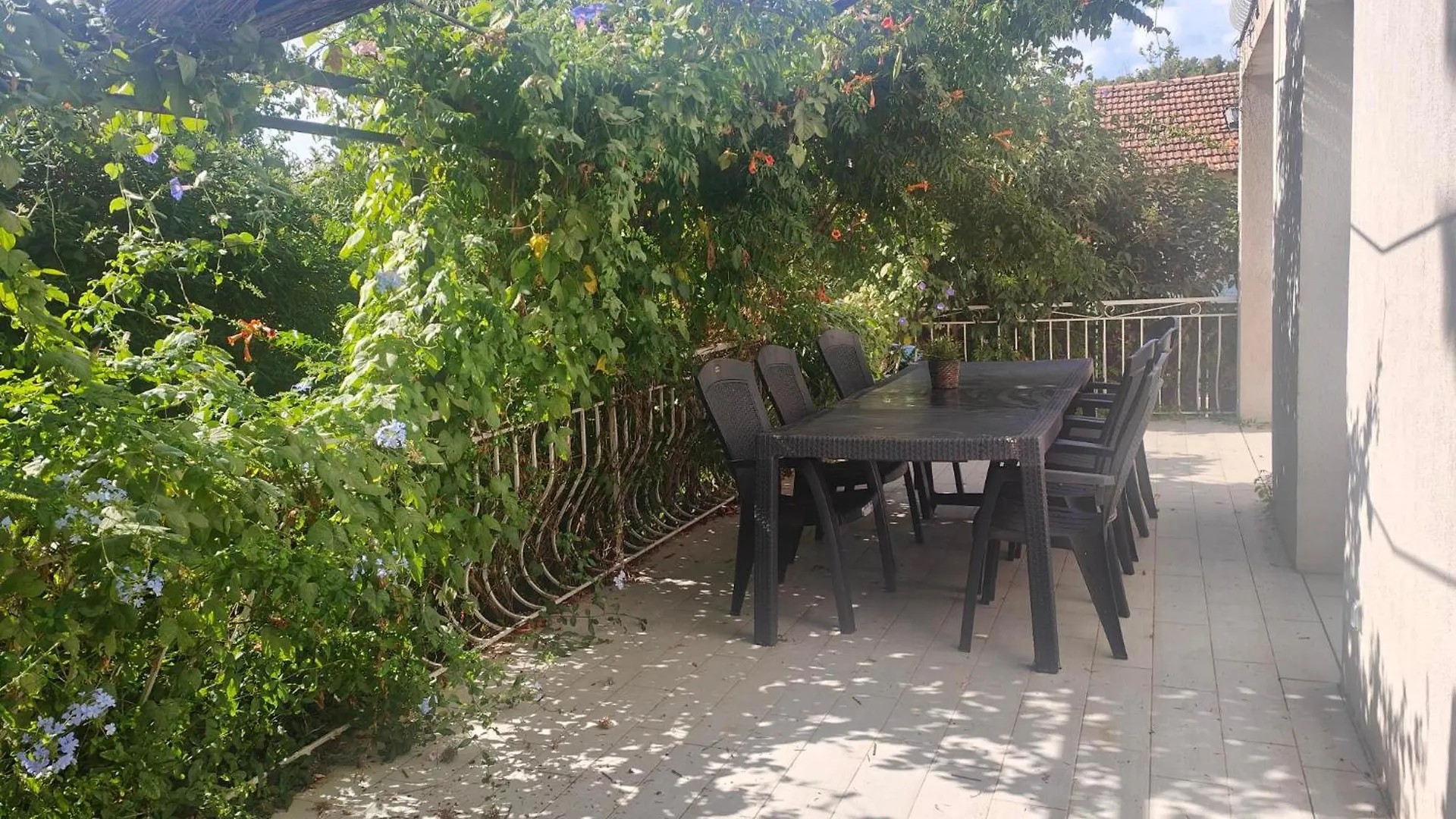 Pkg Securise Chambre Avec Salle D'Eau Privee, Cafe Ou The, Tv Micro-Ondes Jardin Et Table Sous Tilleul En Partage Apartment Six-Fours-les-Plages France