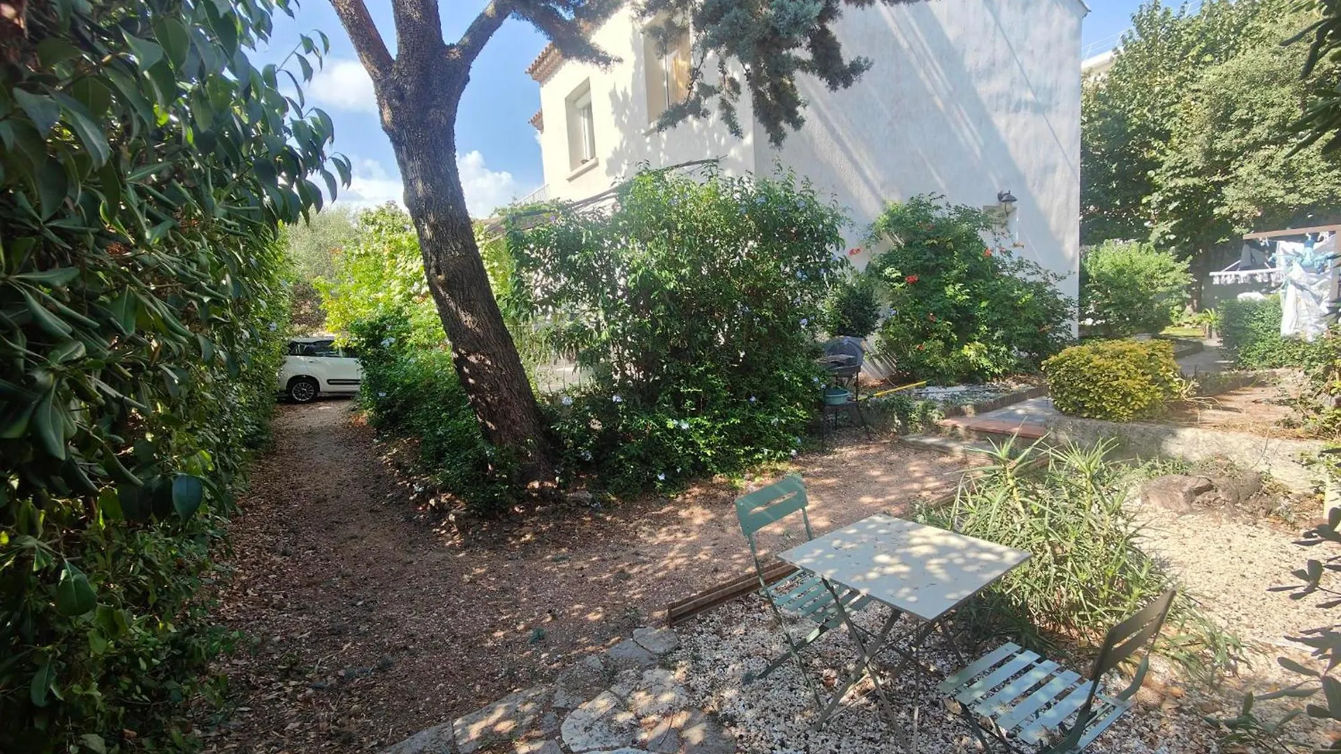 Pkg Securise Chambre Avec Salle D'Eau Privee, Cafe Ou The, Tv Micro-Ondes Jardin Et Table Sous Tilleul En Partage Apartment Six-Fours-les-Plages 0*,  France