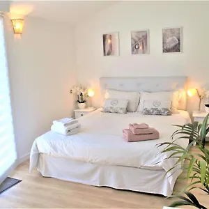 Frühstückspension D'hotes De Charme Merbleuesoleil, Six-Fours-les-Plages